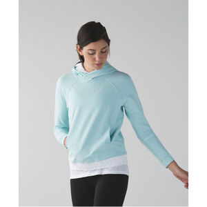 Lululemon All Good Pullover
Heathered Tranquil Blue / White‎